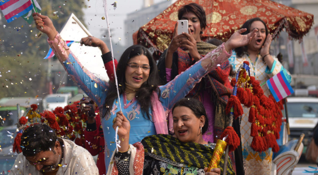 Les Khawajasiras - la révolution du 3ème sexe au Pakistan avance-vivretrans